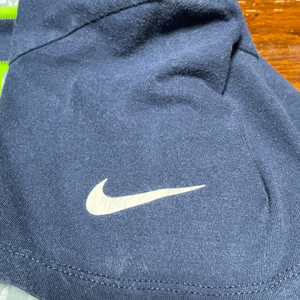 Seattle Seahawks shirt women’s size XS - Picture 5 of 7